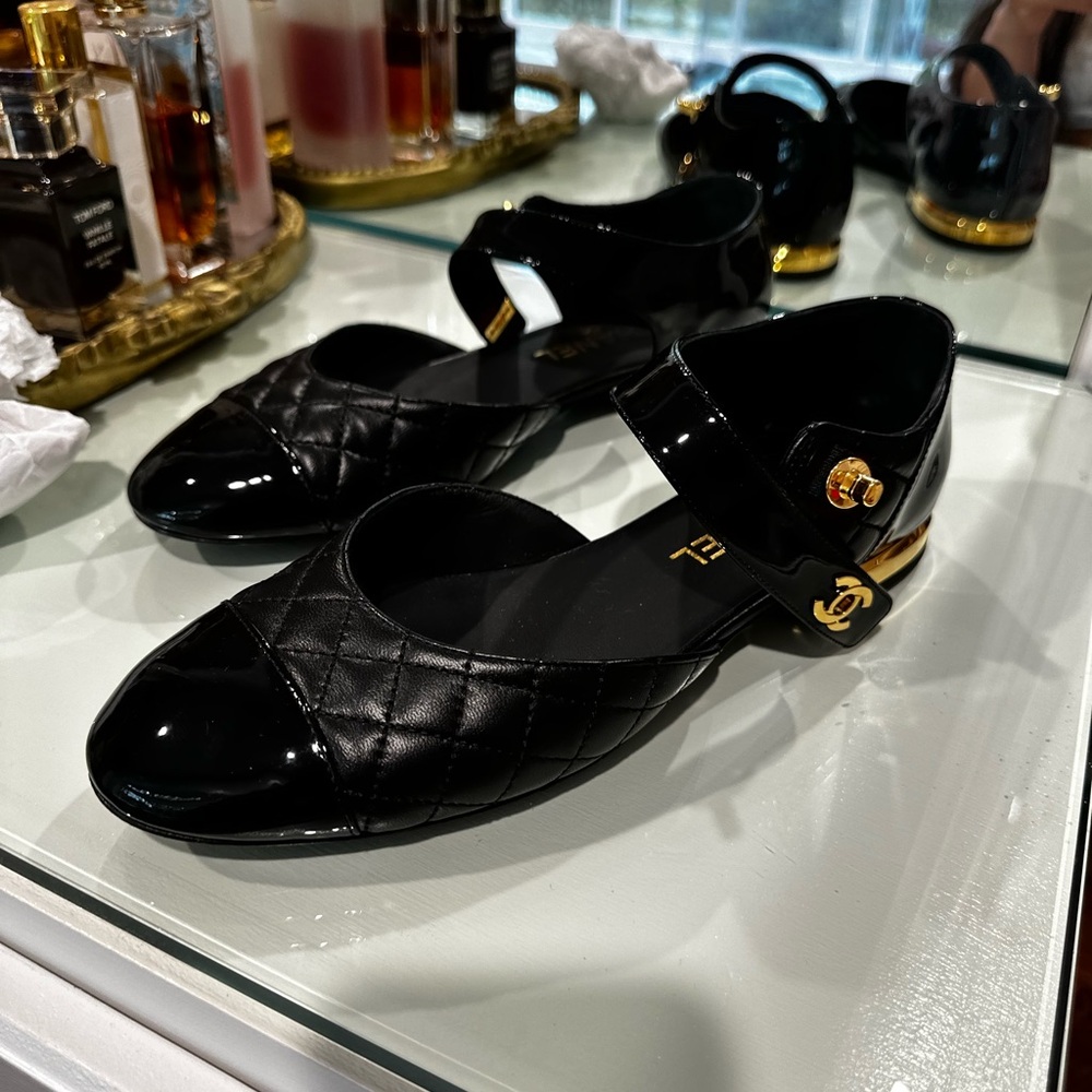 CHANEL Black Leather Flats with Gold Hardware